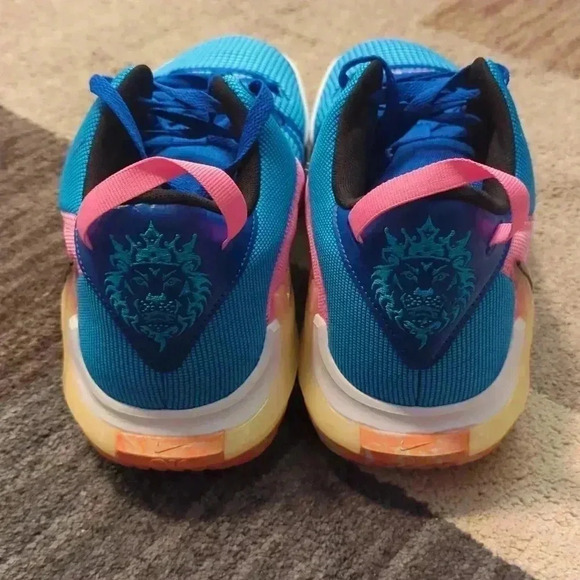 Nike LeBron Witness 7 Hyper Royal Pink 2022 Size 14 - Picture 3 of 5